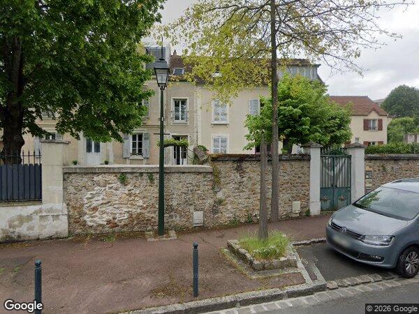 UNE MAISON D'HABITATION